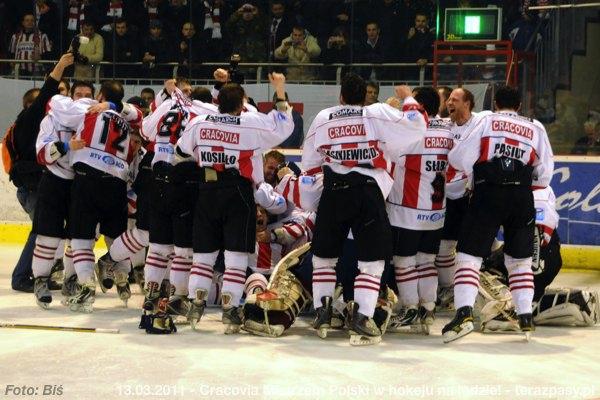 2011-03-13-plh-cracovia-mistrzem-hokeja-b-008_600