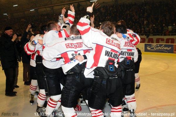 2011-03-13-plh-cracovia-mistrzem-hokeja-b-018_600