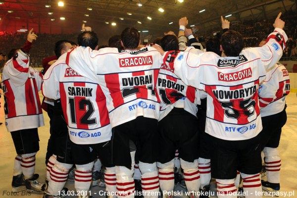 2011-03-13-plh-cracovia-mistrzem-hokeja-b-022_600