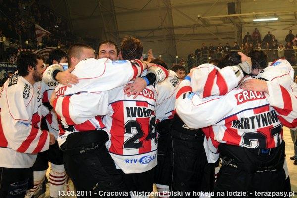 2011-03-13-plh-cracovia-mistrzem-hokeja-b-036_600