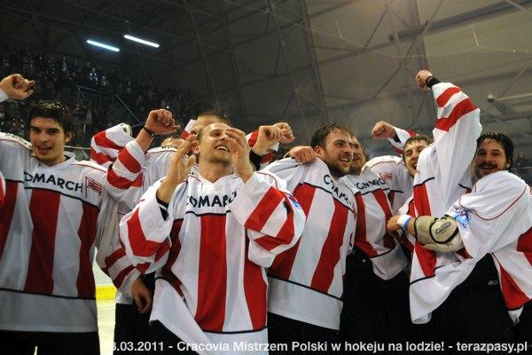 2011-03-13-plh-cracovia-mistrzem-hokeja-b-055_600