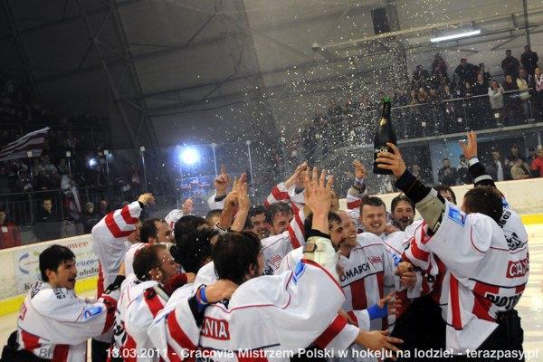 2011-03-13-plh-cracovia-mistrzem-hokeja-b-093_600