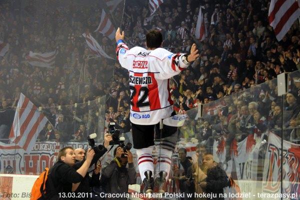 2011-03-13-plh-cracovia-mistrzem-hokeja-b-128_600
