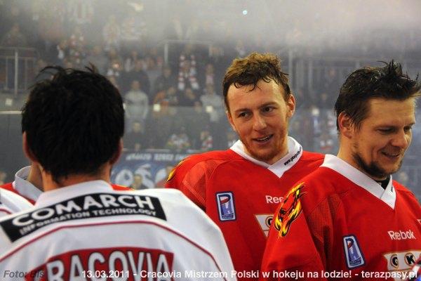 2011-03-13-plh-cracovia-mistrzem-hokeja-b-264_600