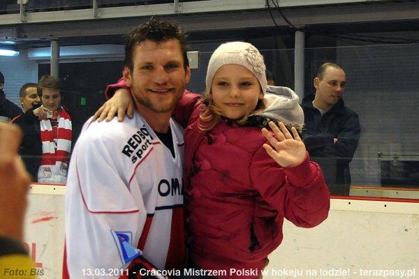 2011-03-13-plh-cracovia-mistrzem-hokeja-b-300_600