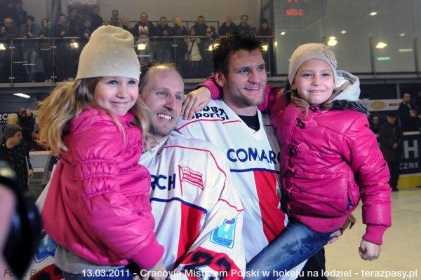 2011-03-13-plh-cracovia-mistrzem-hokeja-b-327_600