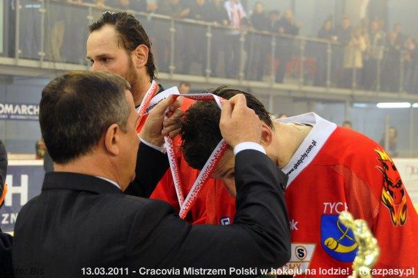 2011-03-13-plh-cracovia-mistrzem-hokeja-b-352_600