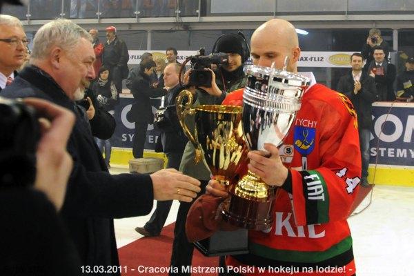 2011-03-13-plh-cracovia-mistrzem-hokeja-b-359_600