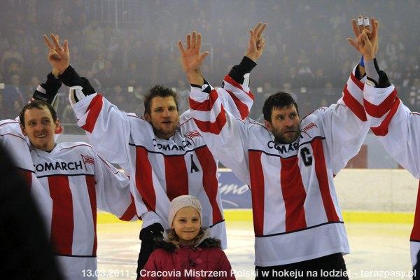 2011-03-13-plh-cracovia-mistrzem-hokeja-b-363_600