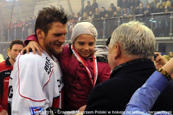 2011-03-13-plh-cracovia-mistrzem-hokeja-b-403_600