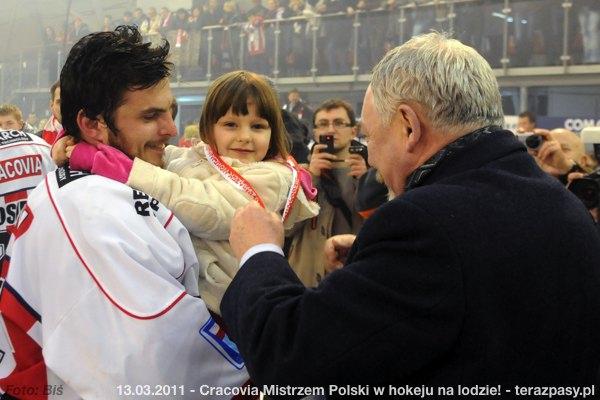 2011-03-13-plh-cracovia-mistrzem-hokeja-b-433_600