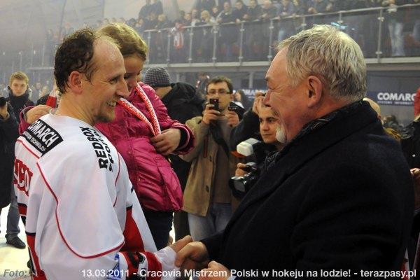 2011-03-13-plh-cracovia-mistrzem-hokeja-b-439_600