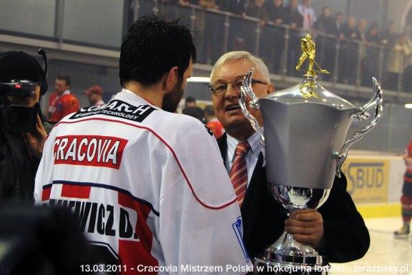 2011-03-13-plh-cracovia-mistrzem-hokeja-b-479_600