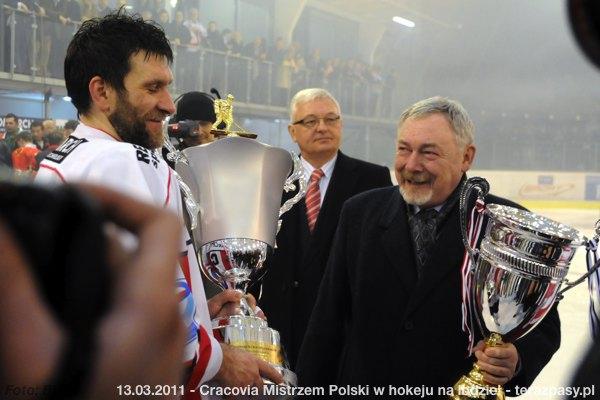 2011-03-13-plh-cracovia-mistrzem-hokeja-b-483_600