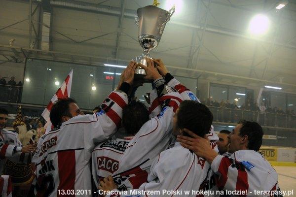2011-03-13-plh-cracovia-mistrzem-hokeja-b-510_600