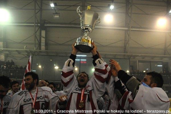 2011-03-13-plh-cracovia-mistrzem-hokeja-b-536_600