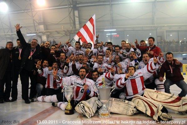 2011-03-13-plh-cracovia-mistrzem-hokeja-b-594_600