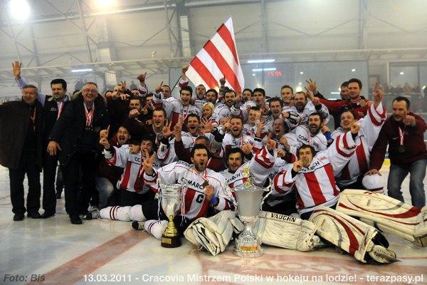 2011-03-13-plh-cracovia-mistrzem-hokeja-b-599_600