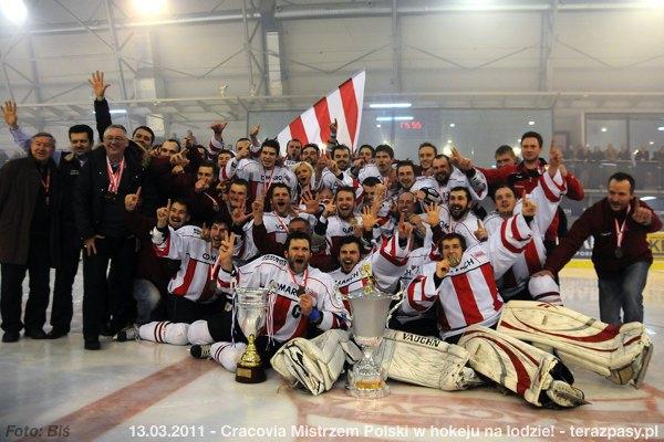 2011-03-13-plh-cracovia-mistrzem-hokeja-b-611_600