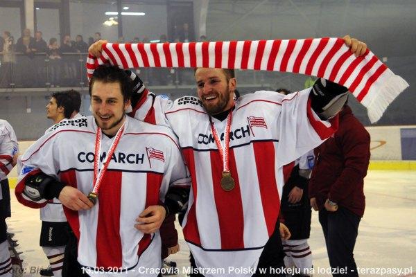 2011-03-13-plh-cracovia-mistrzem-hokeja-b-670_600
