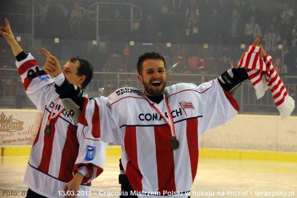 2011-03-13-plh-cracovia-mistrzem-hokeja-b-703_600