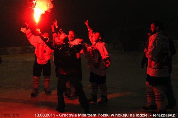 2011-03-13-plh-cracovia-mistrzem-hokeja-b-723_600