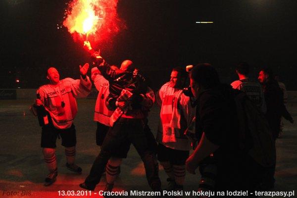 2011-03-13-plh-cracovia-mistrzem-hokeja-b-728_600