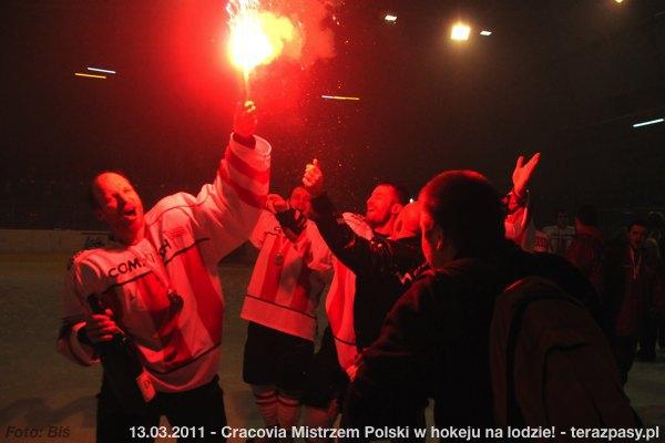 2011-03-13-plh-cracovia-mistrzem-hokeja-b-731_600