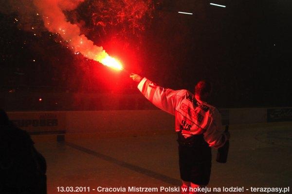 2011-03-13-plh-cracovia-mistrzem-hokeja-b-739_600