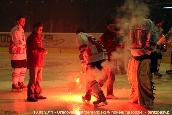 2011-03-13-plh-cracovia-mistrzem-hokeja-b-772_600