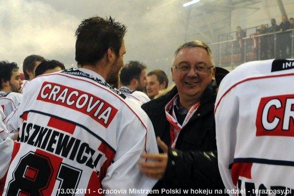 2011-03-13-plh-cracovia-mistrzem-hokeja-b-800_600