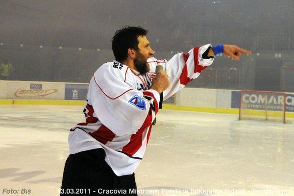 2011-03-13-plh-cracovia-mistrzem-hokeja-b-841_600