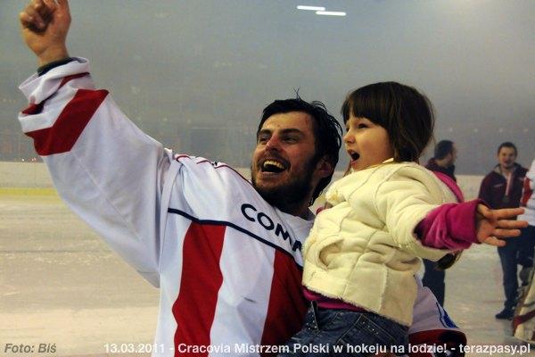 2011-03-13-plh-cracovia-mistrzem-hokeja-b-867_600