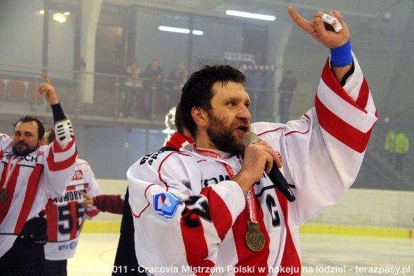 2011-03-13-plh-cracovia-mistrzem-hokeja-b-883_600