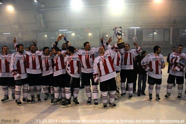 2011-03-13-plh-cracovia-mistrzem-hokeja-b-907_600