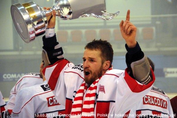 2011-03-13-plh-cracovia-mistrzem-hokeja-b-914_600