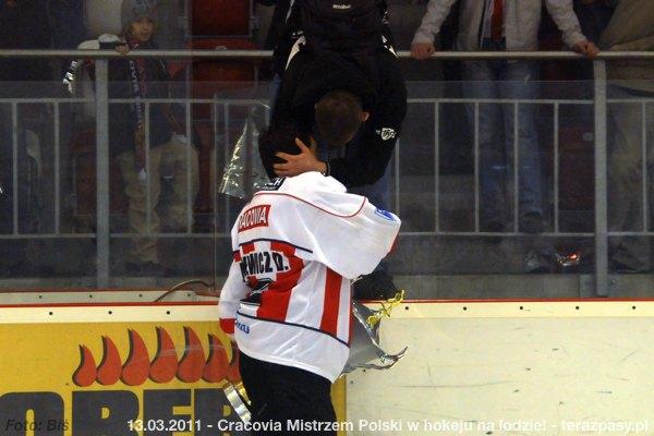 2011-03-13-plh-cracovia-mistrzem-hokeja-b-917_600