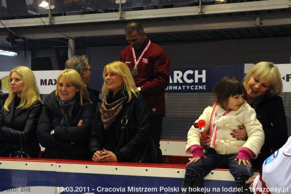 2011-03-13-plh-cracovia-mistrzem-hokeja-b-938_600