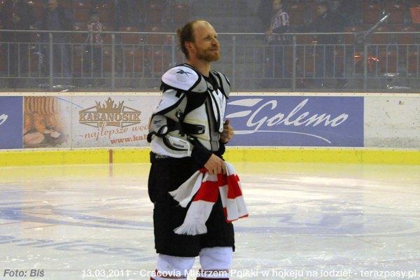 2011-03-13-plh-cracovia-mistrzem-hokeja-b-945_600