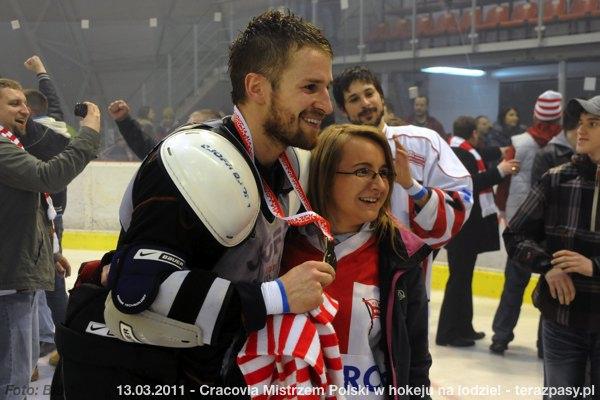 2011-03-13-plh-cracovia-mistrzem-hokeja-b-963_600