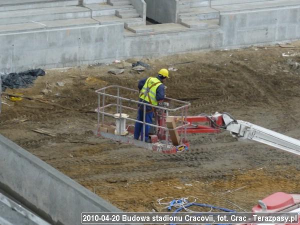 2010-04-20-stadion-budowa-053