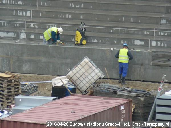 2010-04-20-stadion-budowa-054