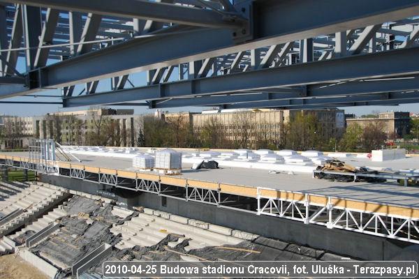 2010-04-25_Budowa_Stadionu_Cracovii_038_600