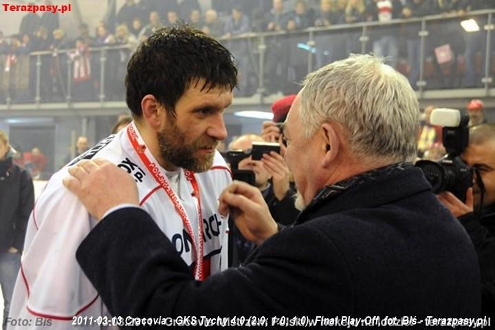 2011-03-13-plh-cracovia-mistrzem-hokeja-b-367