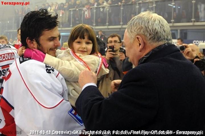 2011-03-13-plh-cracovia-mistrzem-hokeja-b-433