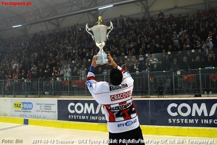 2011-03-13-plh-cracovia-mistrzem-hokeja-b-641