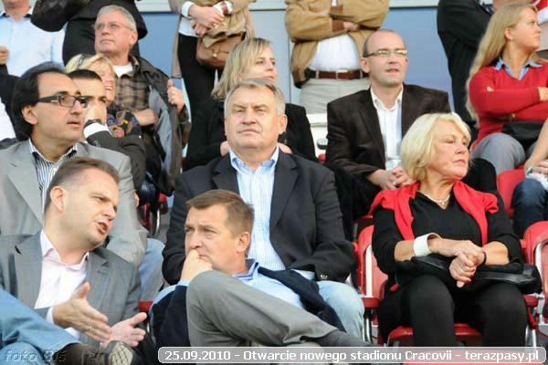 2010-09-25-cracovia_otwarcie_nowego_stadionu_b_225_600