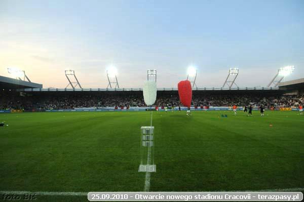2010-09-25-cracovia_otwarcie_nowego_stadionu_b_241_600