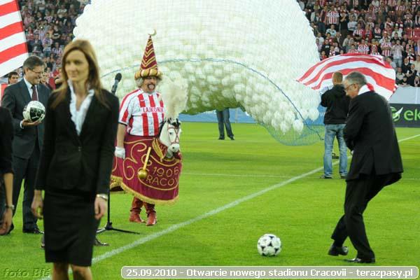 2010-09-25-cracovia_otwarcie_nowego_stadionu_b_358_600