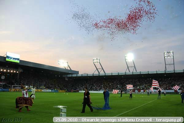 2010-09-25-cracovia_otwarcie_nowego_stadionu_b_376_600